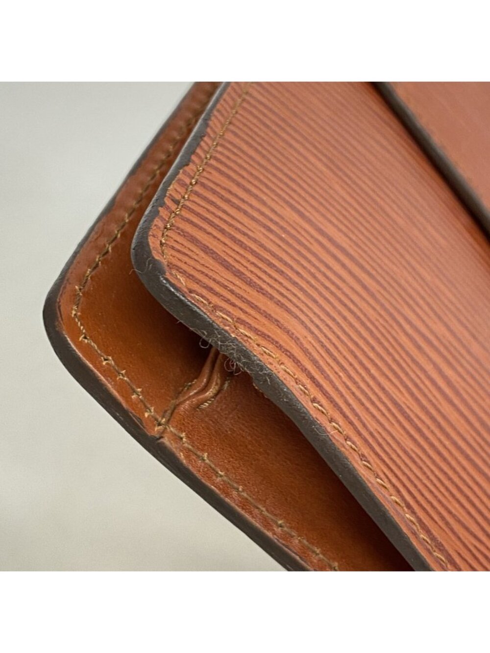 Louis Vuitton Clutch Epi Montaigne Kenya Brown - Picture 8 of 10